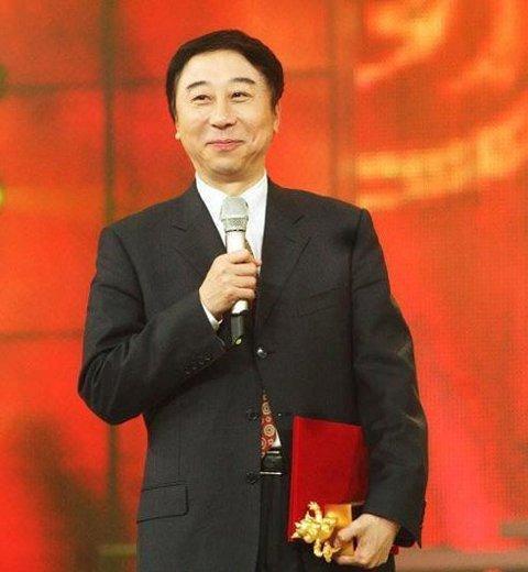 翟鸿燊家庭背景,出身名门，传承家族智慧的教育家